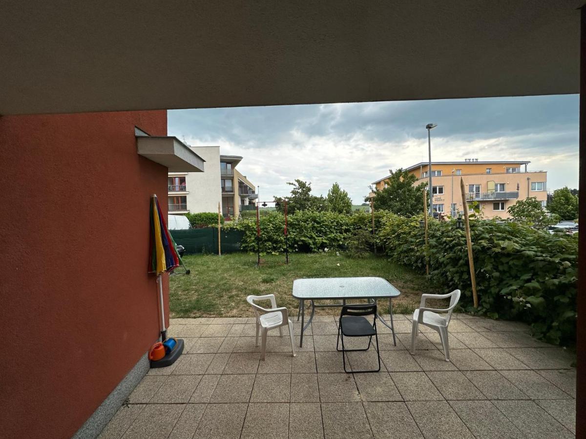 Simple With Garden 15 Min From Center&airport Apartment
